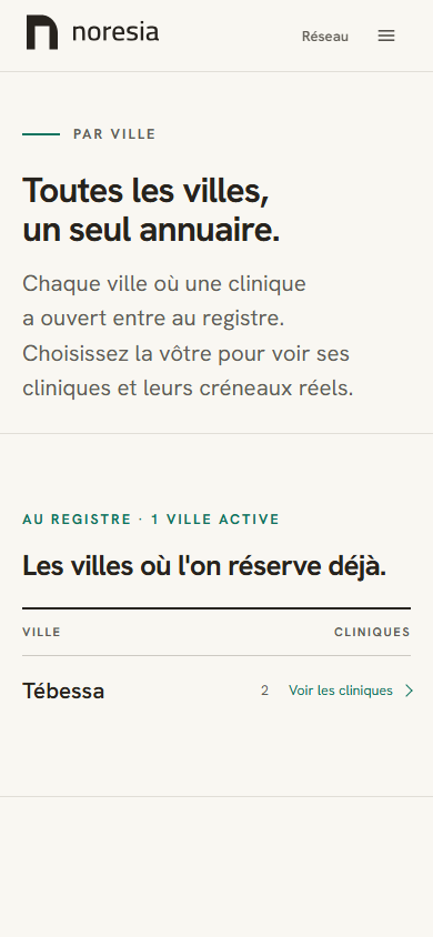 La page Villes. Sous le titre Les villes où l'on réserve déjà, une ligne porte le nom de la ville, son nombre de cliniques et un lien vers l'annuaire filtré.
