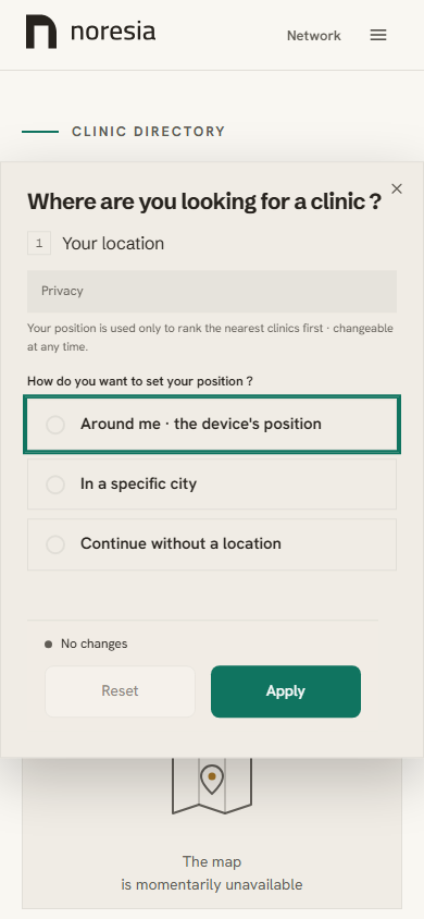 The "Where are you looking for a clinic ?" window open over the directory on a phone, with its three answers and the "Apply" button.