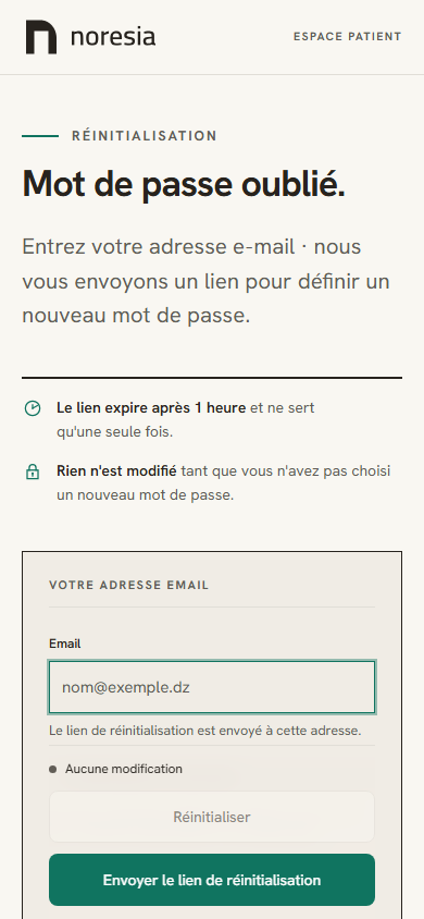 La page de réinitialisation sur téléphone : le titre « Mot de passe oublié », le champ « Email » et le bouton « Envoyer le lien de réinitialisation ».